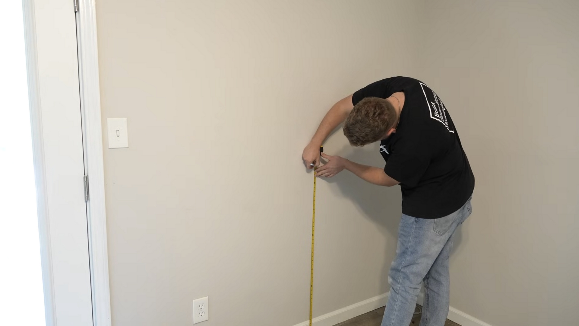 measure mark chair rail height