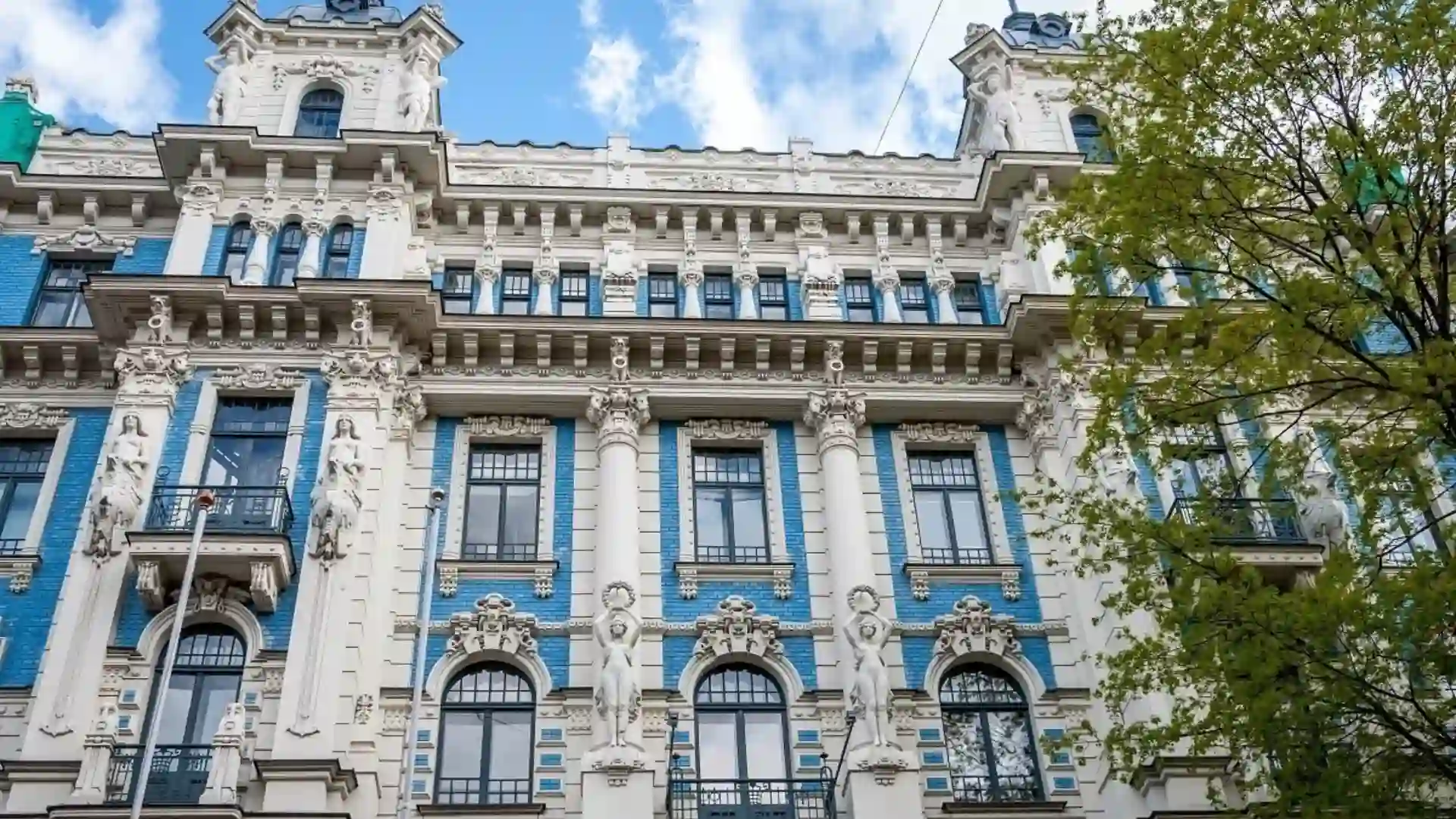 A highly decorative building with many windows, highlighting its elaborate architecture and aesthetic appeal